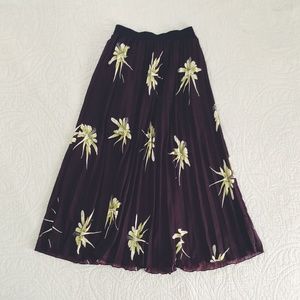 H&M Pleated Skirt - Brown with Orchid Print